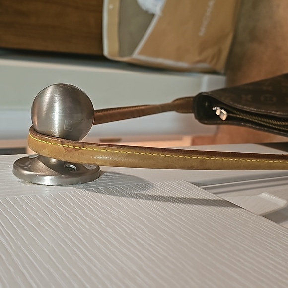 LOUIS VUITTON Monogram Canvas Looping GM - Picture 3 of 13